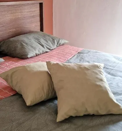 Apartment Quiet With Easy Access To Attractions. *